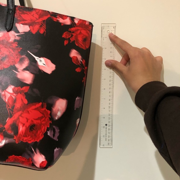 ⭐️⭐️⭐️VICTORIA’S SECRET TOTE - Picture 5 of 6